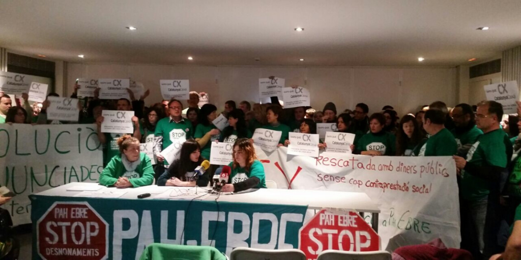 En este momento estás viendo Cridats a declarar 17 membres de @La_PAH per l’ocupació d’una oficina de @CXinfo a #Amposta #17comPAHsVsCX